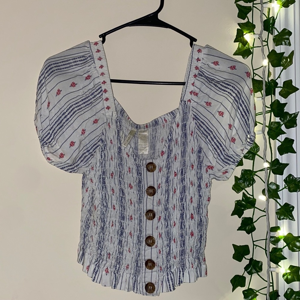 Pretty crop top.